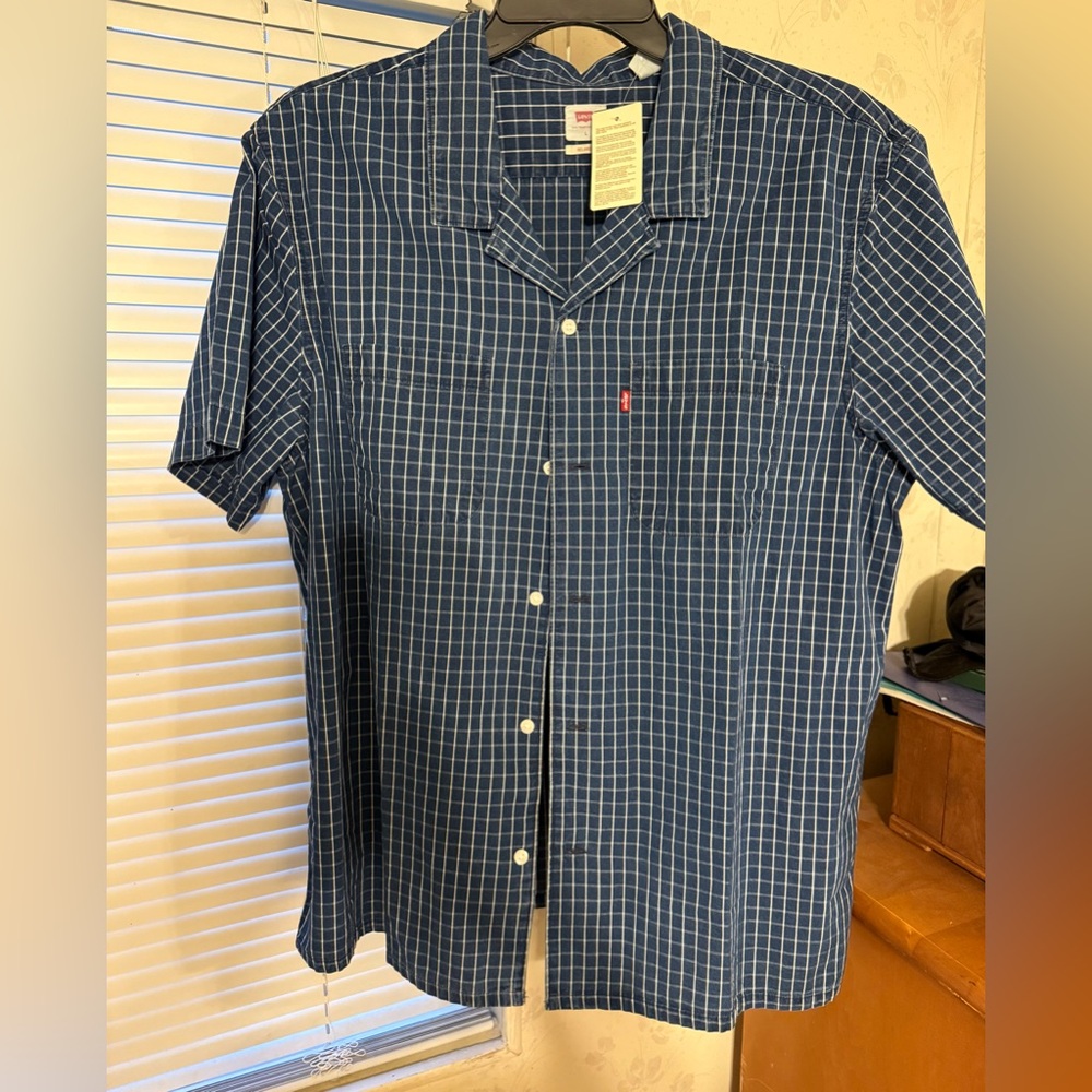 NWT Men’s Levi’s short sleeve shirt